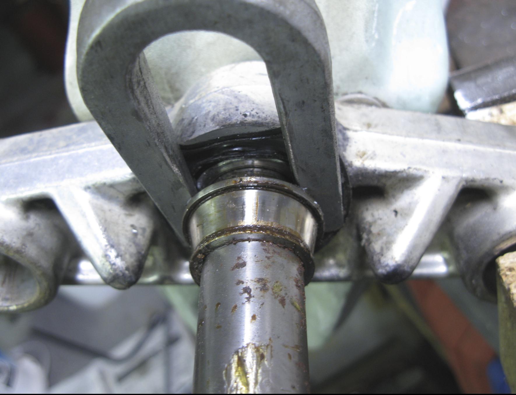 kdx175_02_steering_stem.jpg