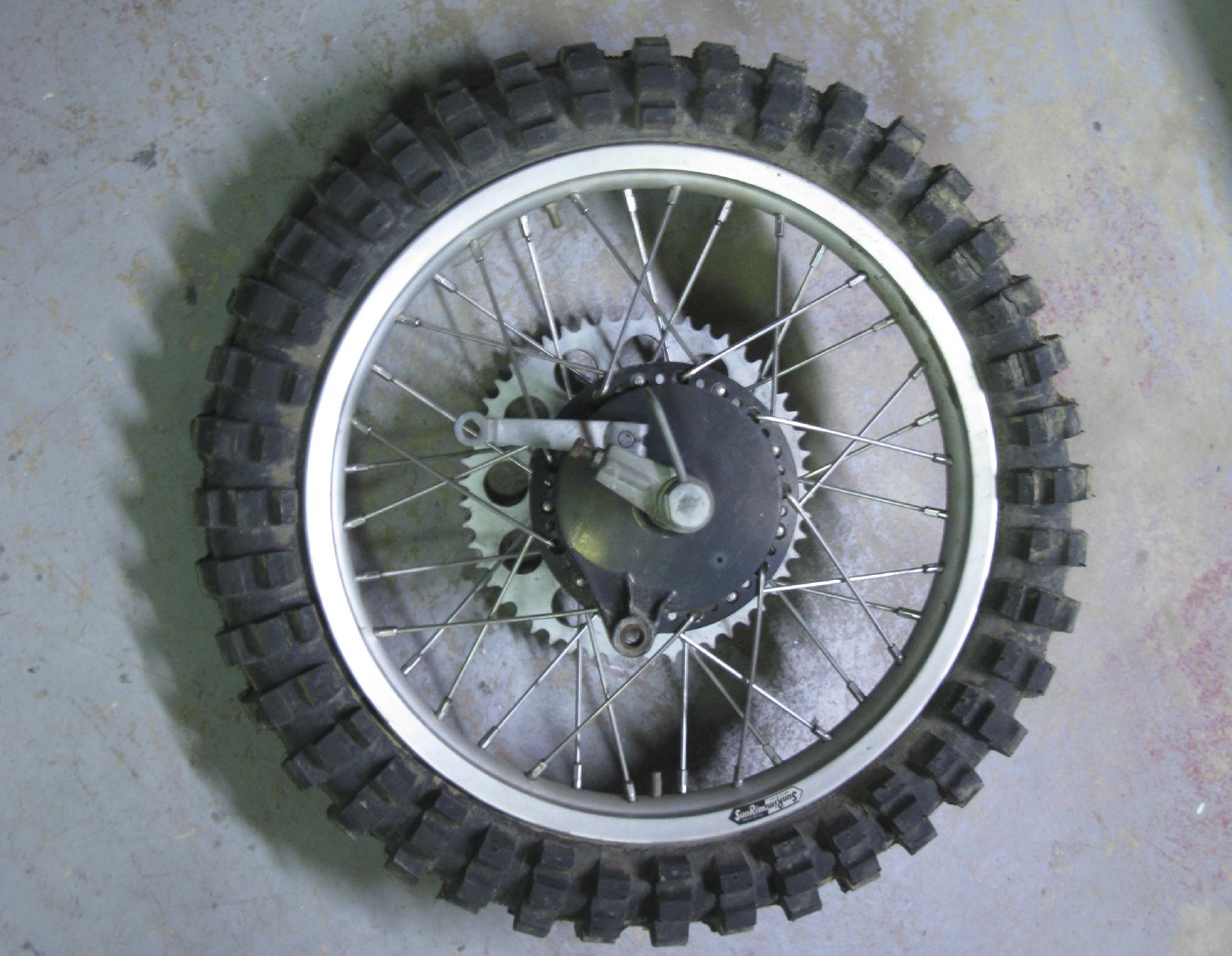 kdx175_rear_wheel_01.jpg