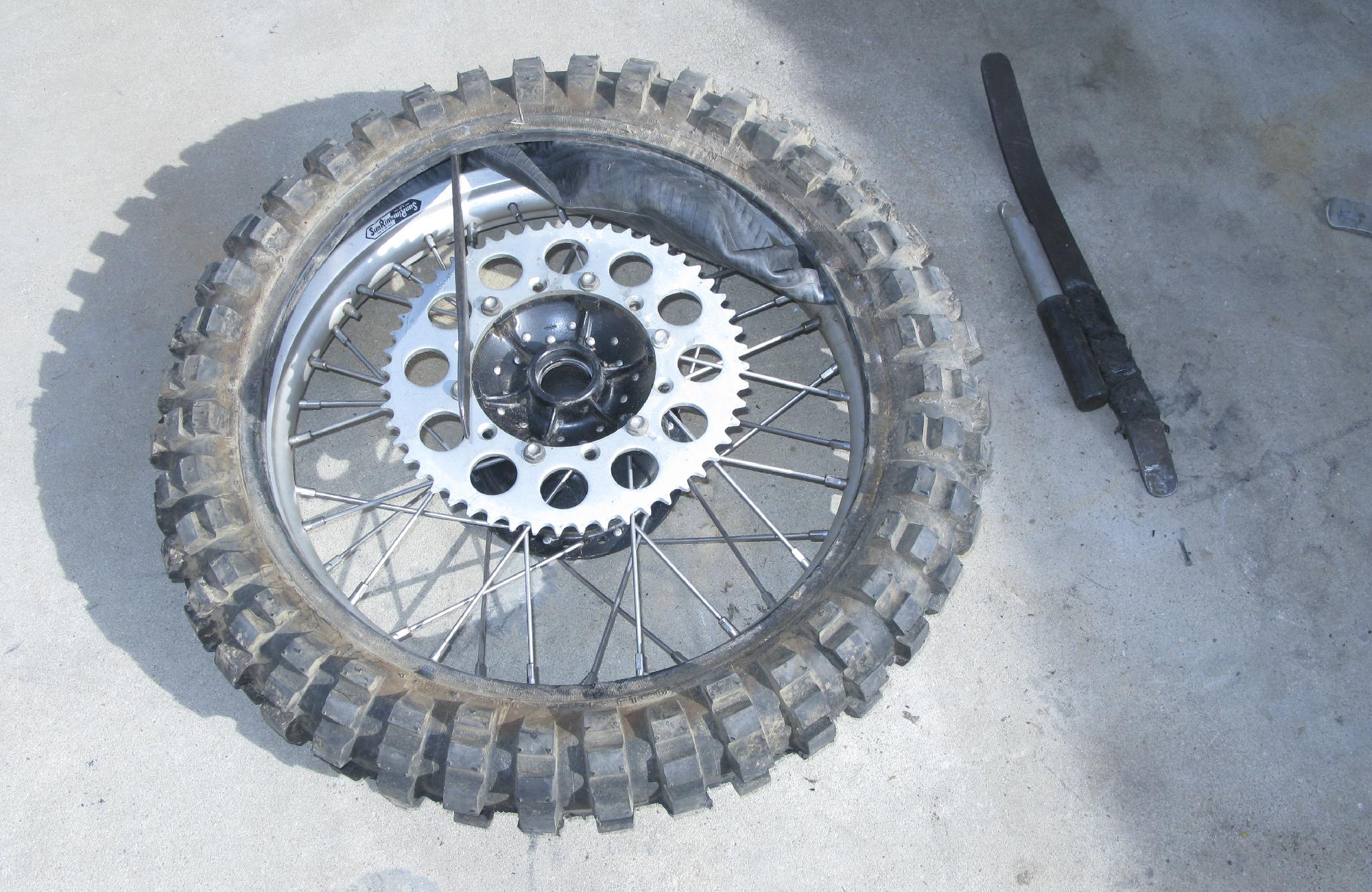 kdx175_front_wheel_02.jpg