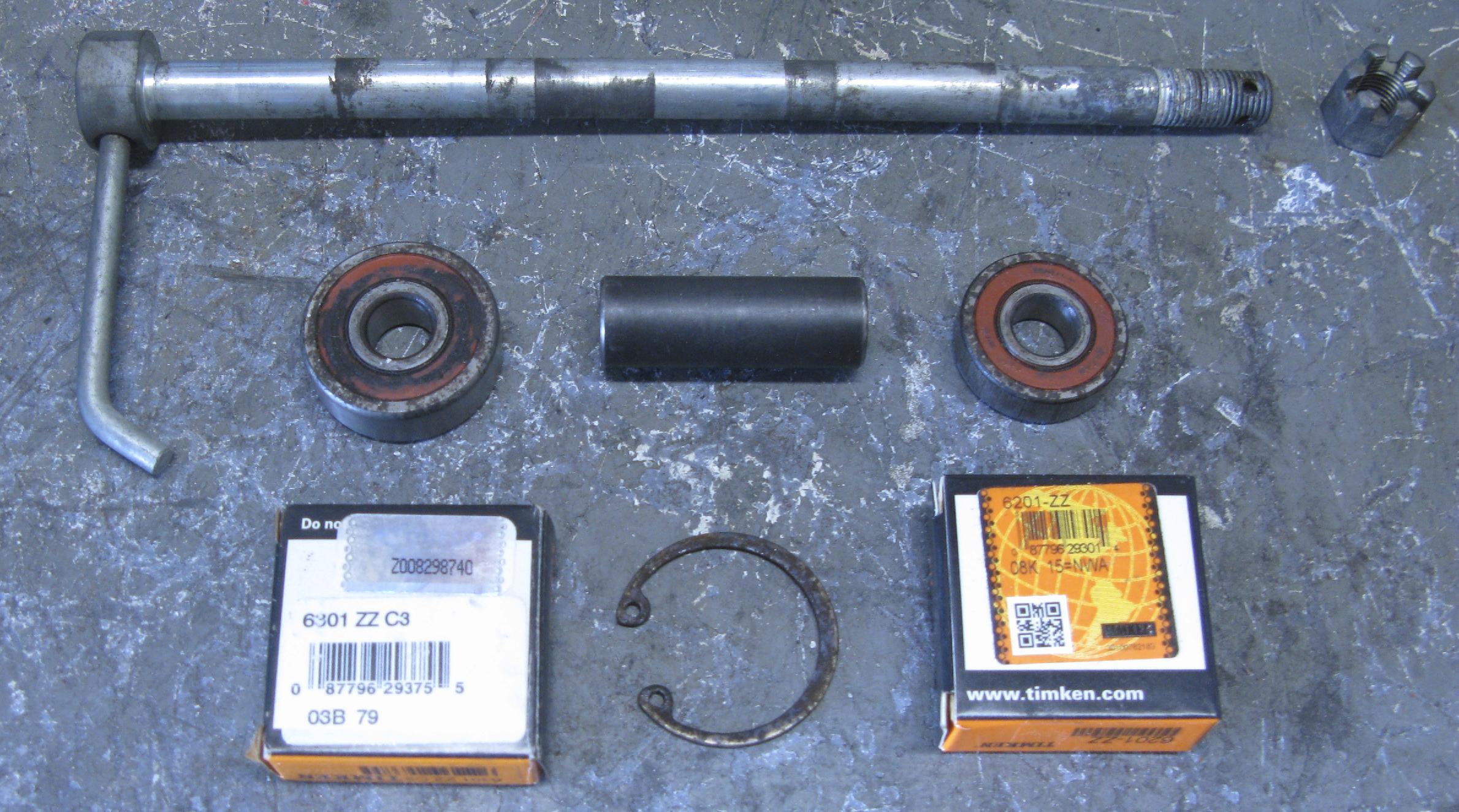 kdx175_01_front_bearings_axle.jpg