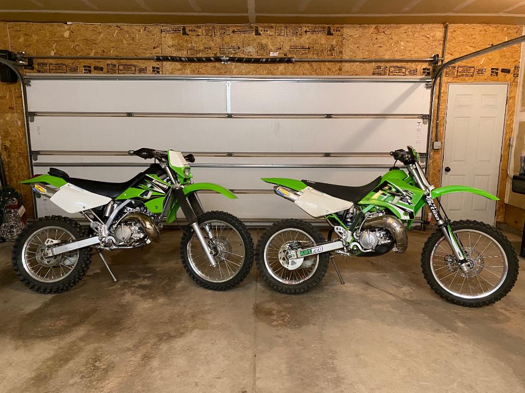 KDX 200 and 220.jpg