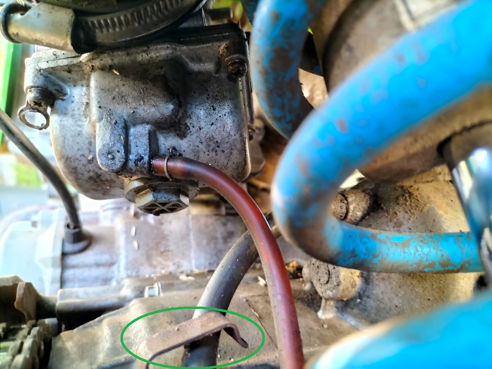 Carb Hose Retainer.png